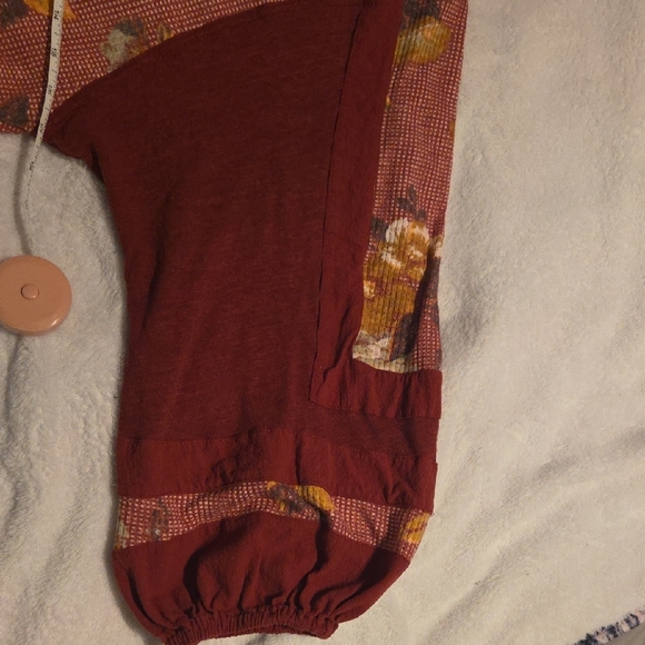 Free People Boho Floral Burgundy Women's Top EUC - Picture 4 of 6